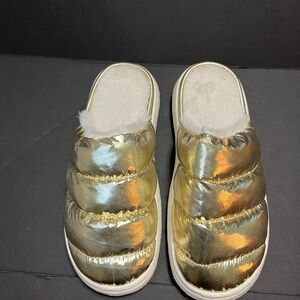 Gold Women’s Gold Slippers NWOT